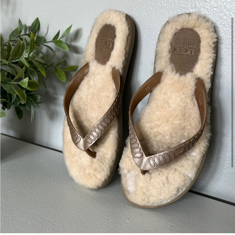 UGG Flip Flops